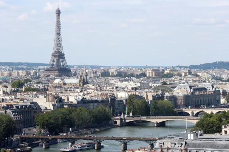 5 days in Paris: the Seine and the Eiffel Tower from Tour Saint-Jacques
