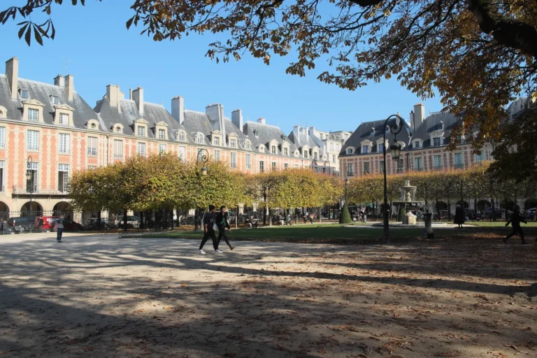Paris travel guide: Place des Vosges in Le Marais