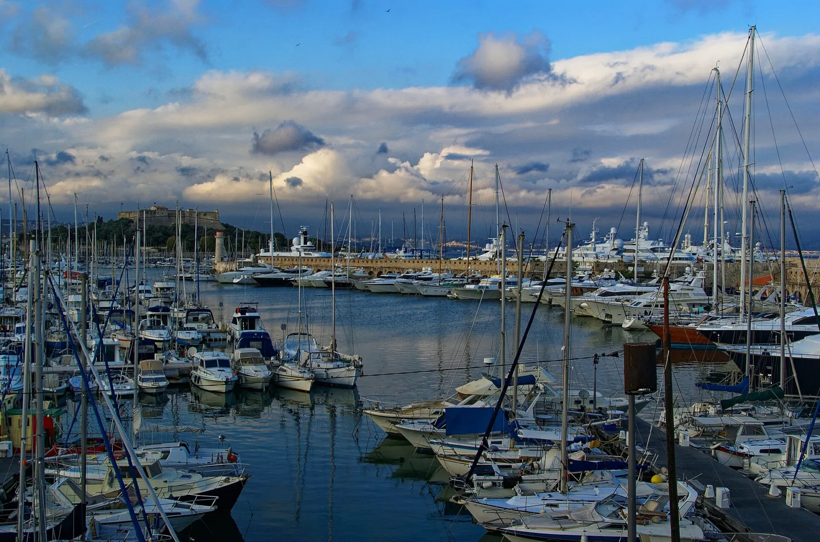 Antibes and Cannes day trip: Port Vauban and the Fort Carré in Antibes