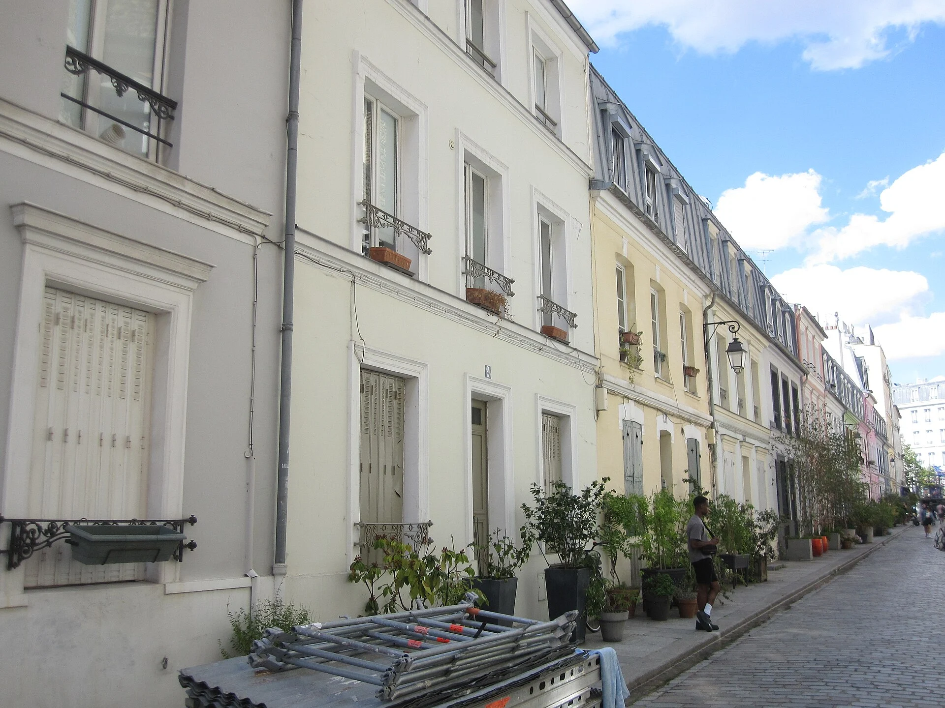 Budget hotels in Paris: the colourful houses of Rue Crémieux in the 12th