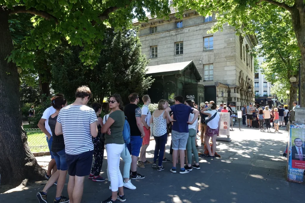 The queue at the Paris Catacombs entrance on Place Denfert-Rochereau